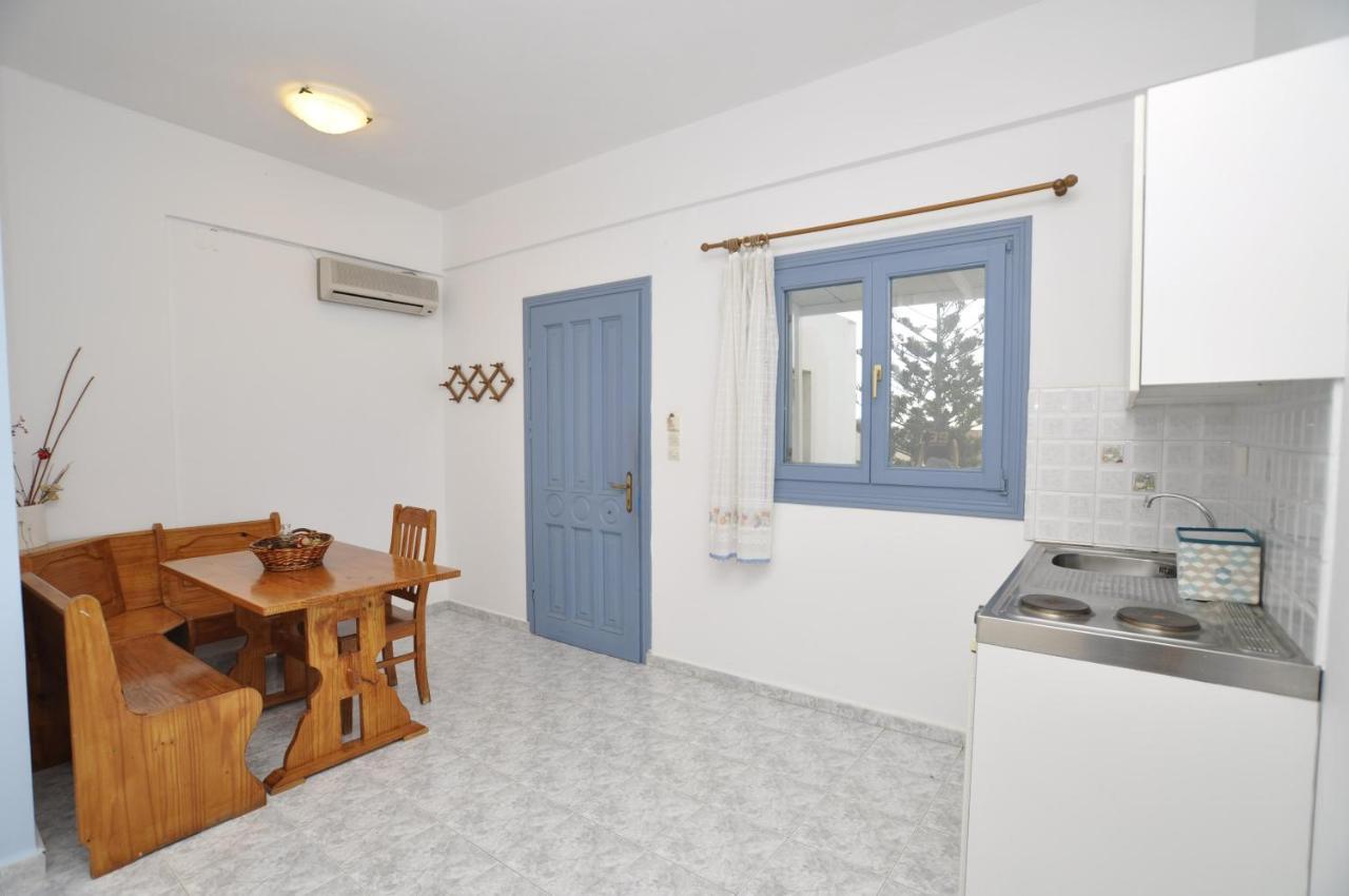 Manos Apartments Megas Gialos - Nites Bilik gambar