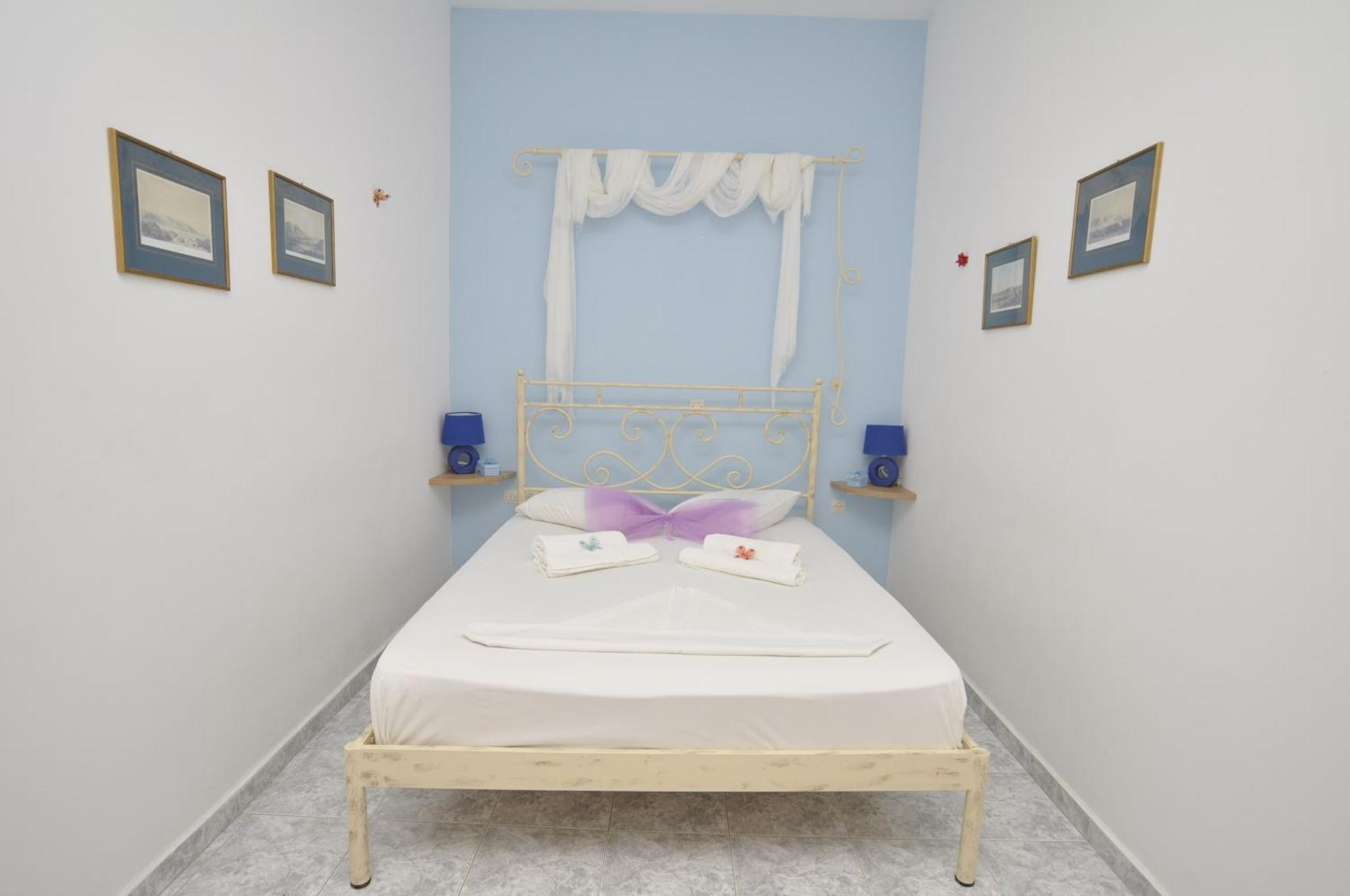Manos Apartments Megas Gialos - Nites Bilik gambar