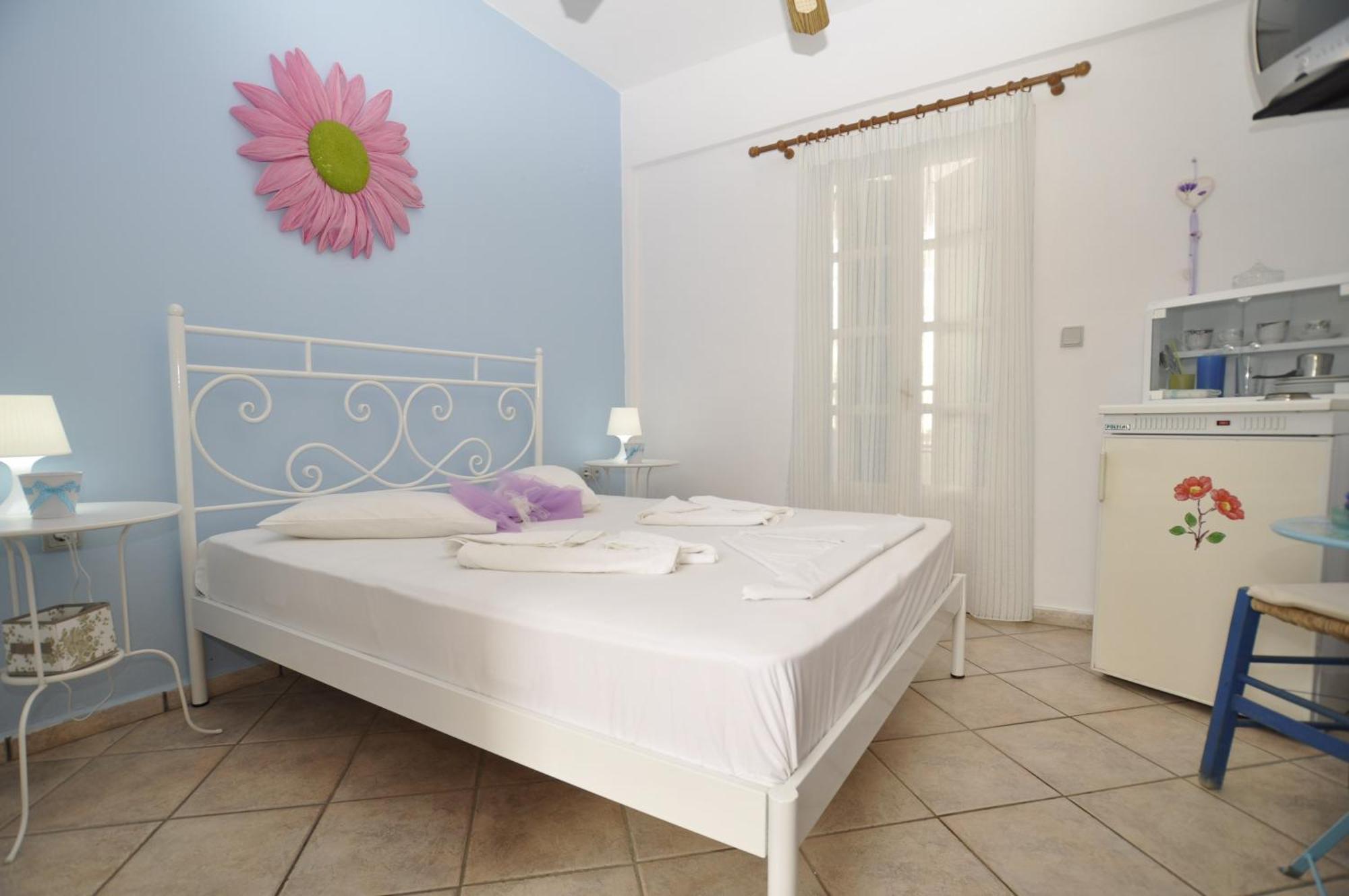 Manos Apartments Megas Gialos - Nites Bilik gambar