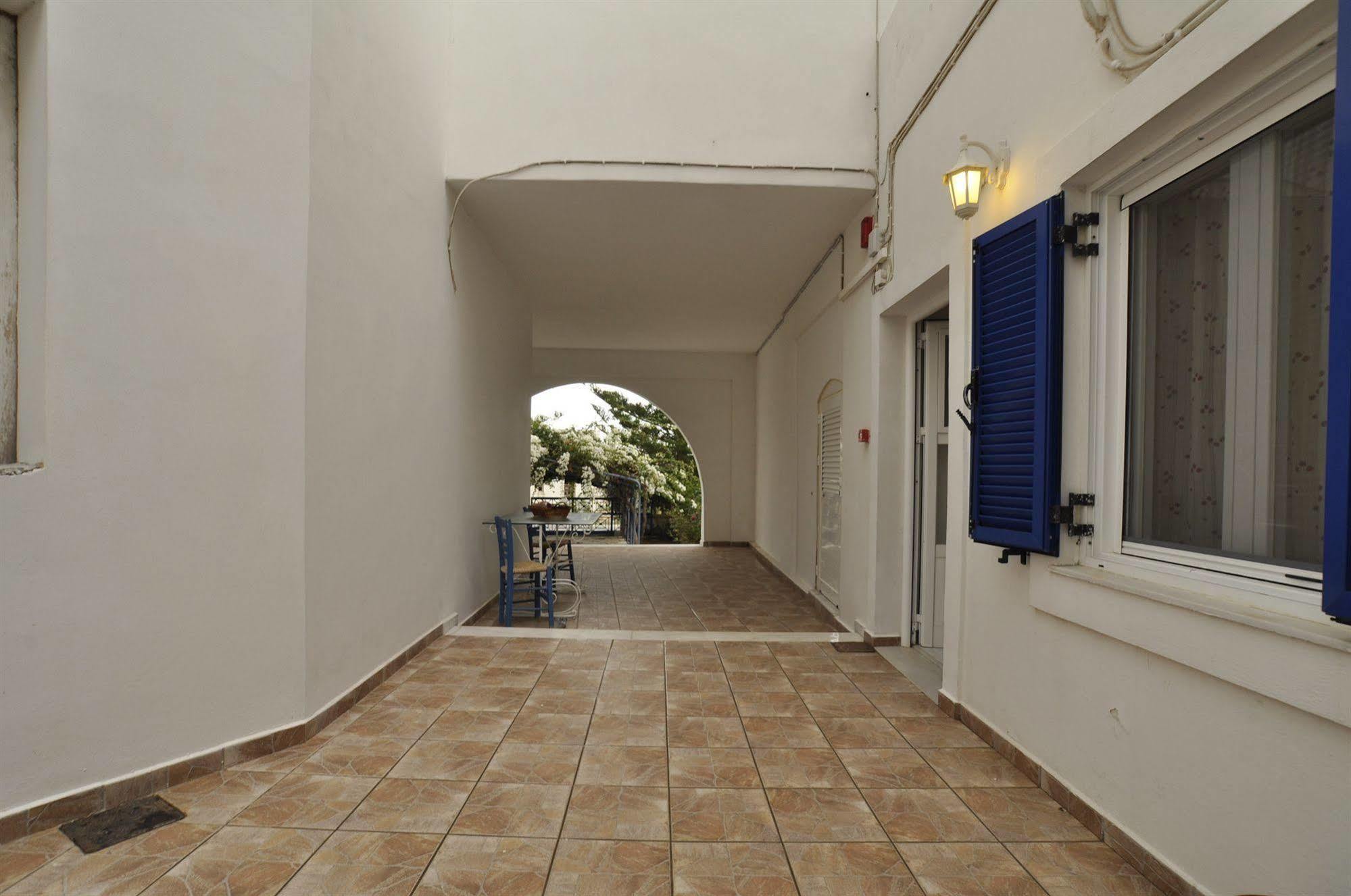 Manos Apartments Megas Gialos - Nites Luaran gambar