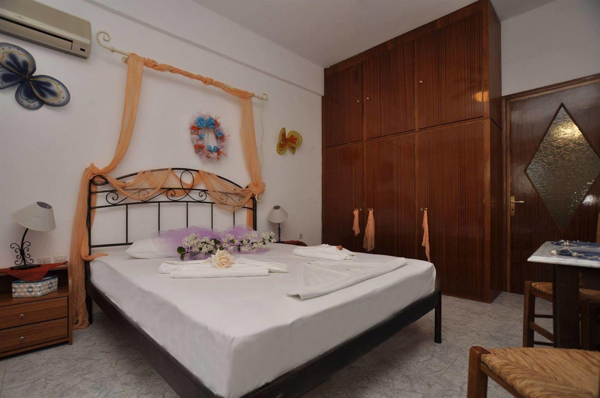 Manos Apartments Megas Gialos - Nites Luaran gambar