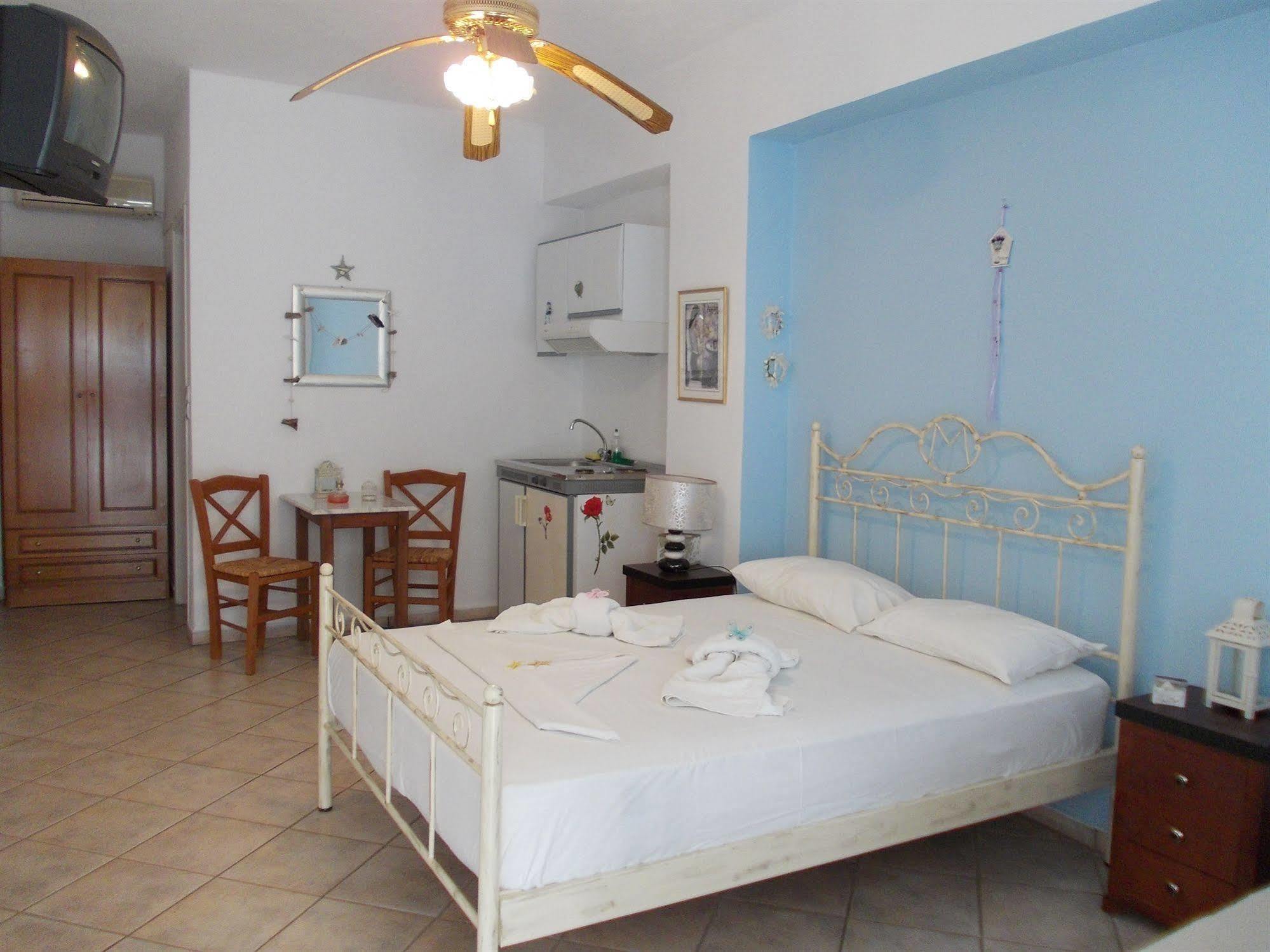Manos Apartments Megas Gialos - Nites Luaran gambar